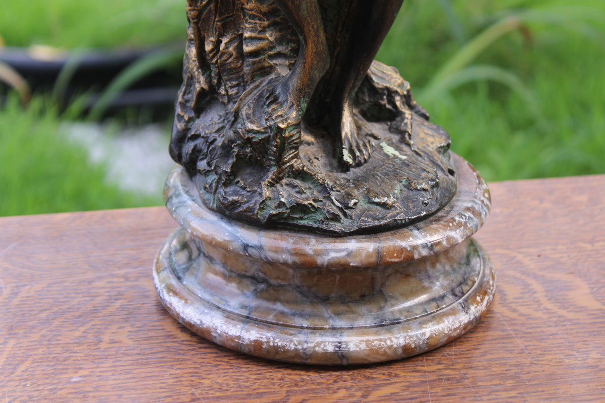 Grande sculpture jeune chasseur en résine patinée façon bronze – H61 cm