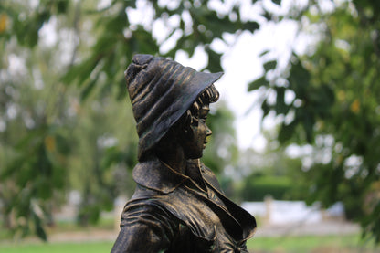 Grande sculpture jeune chasseur en résine patinée façon bronze – H61 cm