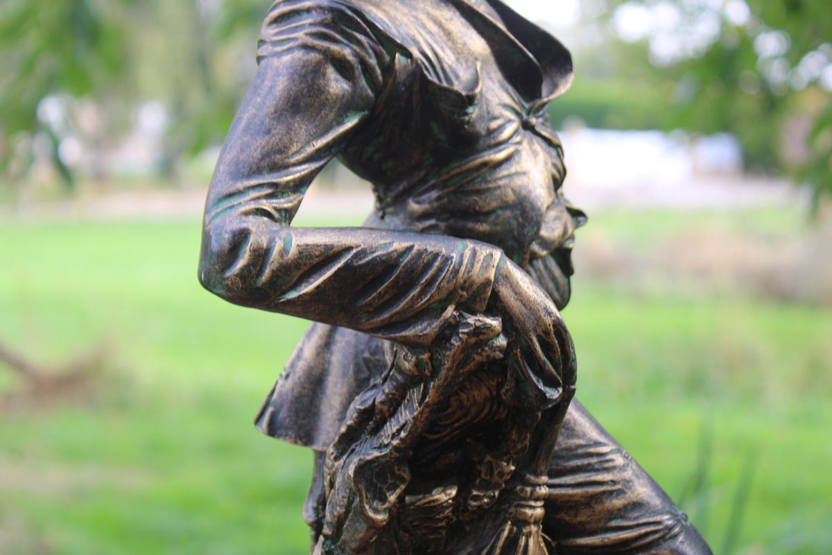 Grande sculpture jeune chasseur en résine patinée façon bronze – H61 cm