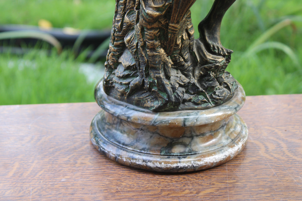 Grande sculpture jeune chasseur en résine patinée façon bronze – H61 cm
