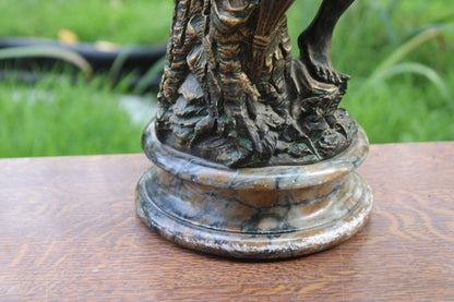 Grande sculpture jeune chasseur en résine patinée façon bronze – H61 cm