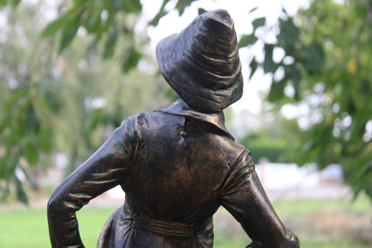 Grande sculpture jeune chasseur en résine patinée façon bronze – H61 cm