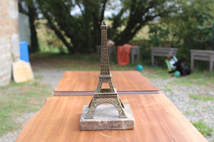 Tour Eiffel vintage en métal patiné sur socle en marbre – H21 cm