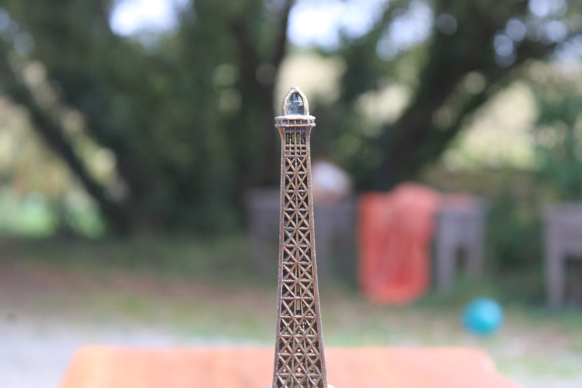 Tour Eiffel vintage en métal patiné sur socle en marbre – H21 cm