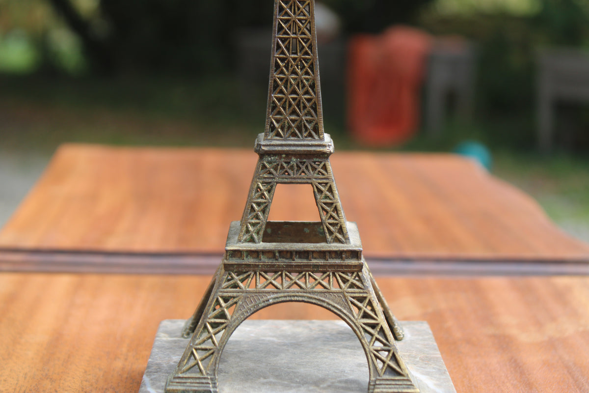 Tour Eiffel vintage en métal patiné sur socle en marbre – H21 cm