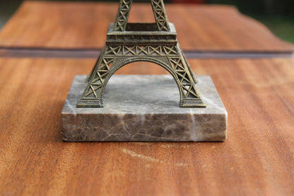 Tour Eiffel vintage en métal patiné sur socle en marbre – H21 cm