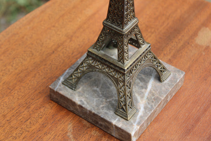 Tour Eiffel vintage en métal patiné sur socle en marbre – H21 cm
