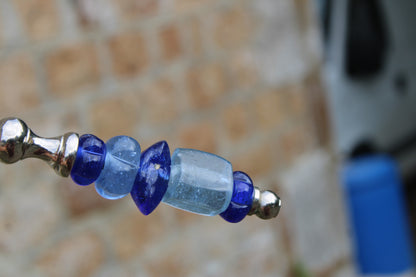 Ancien service à découper couteau et fourchette – manches en perles de verre bleu