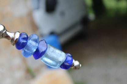 Ancien service à découper couteau et fourchette – manches en perles de verre bleu