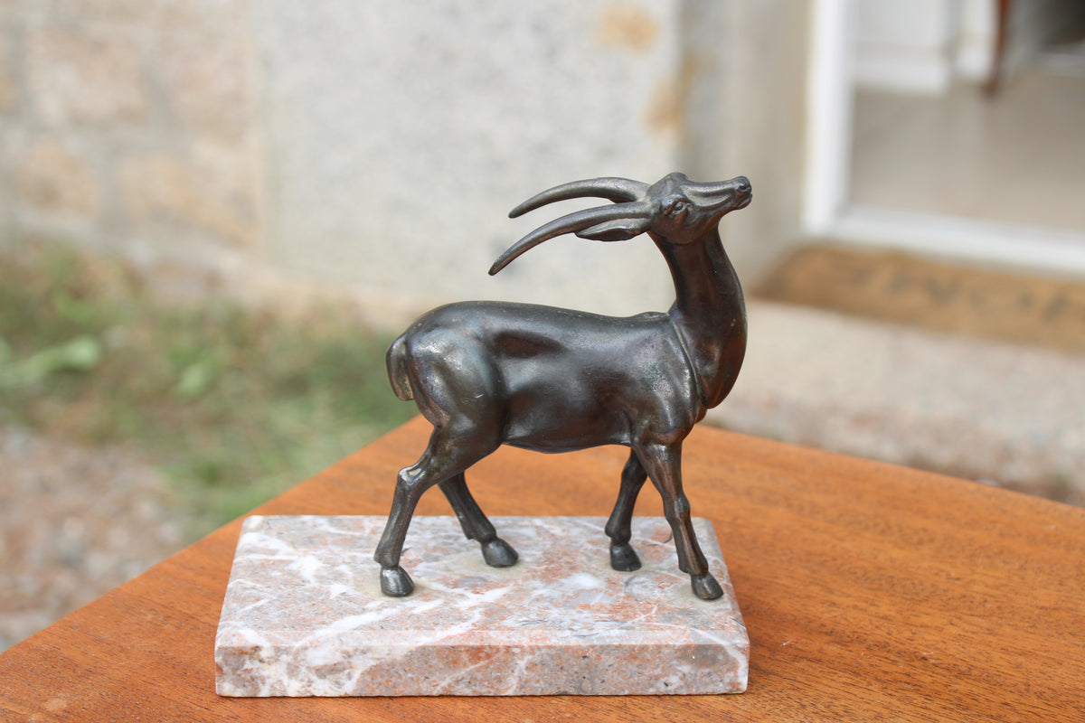 Sculpture vintage antilope gazelle en métal patiné sur socle en marbre – style Art déco