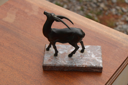 Sculpture vintage antilope gazelle en métal patiné sur socle en marbre – style Art déco