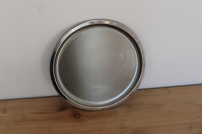 Grand plateau rond vintage en inox – plateau de service métal Ø 33 cm