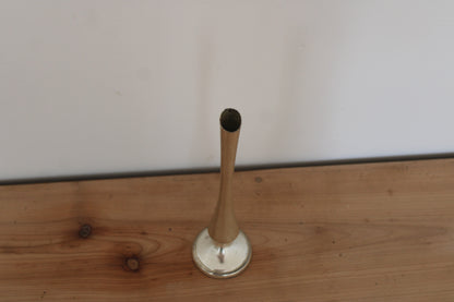 Soliflore vintage en métal argenté – vase trompette élancé sur pied