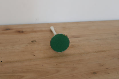 Soliflore vintage en métal argenté – vase trompette élancé sur pied