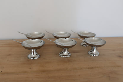 Service vintage de 6 coupes à dessert en métal argenté avec cuillères – coupes à glace sur pied