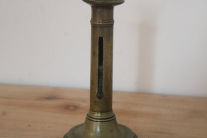 Bougeoir ancien en laiton à poussoir – chandelier vintage patiné H20 cm
