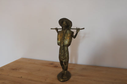 Statuette africaine vintage en métal doré – personnage porteur – H34 cm