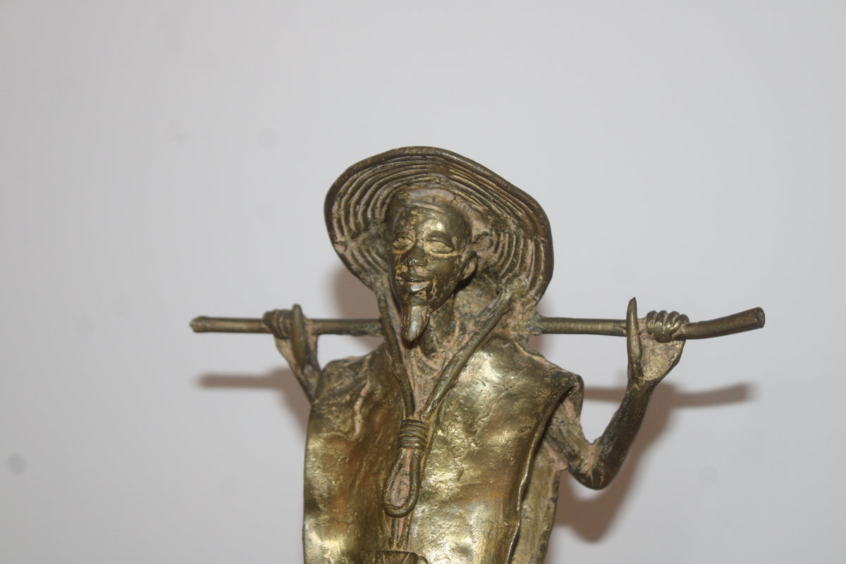 Statuette africaine vintage en métal doré – personnage porteur – H34 cm