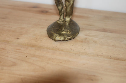 Statuette africaine vintage en métal doré – personnage porteur – H34 cm