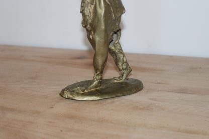 Statuette africaine vintage en métal doré – personnage porteur – H34 cm