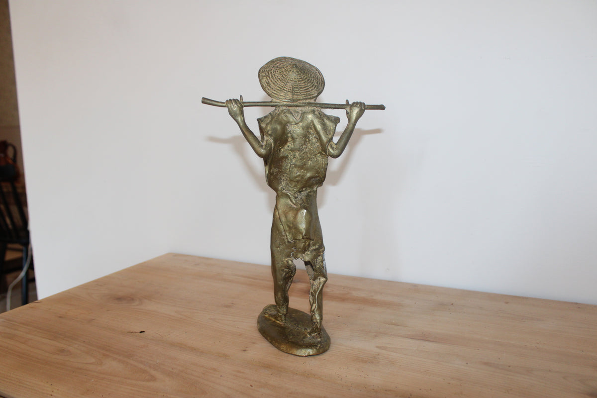 Statuette africaine vintage en métal doré – personnage porteur – H34 cm