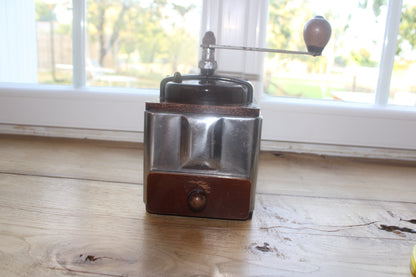 Moulin à café vintage Peugeot Frères Peuginox – Inox, bois et bakélite – Années 50/60