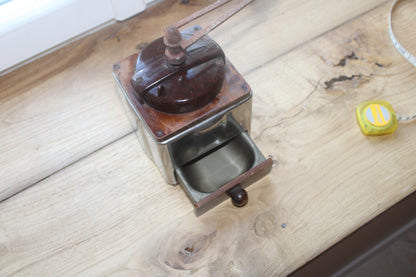 Moulin à café vintage Peugeot Frères Peuginox – Inox, bois et bakélite – Années 50/60