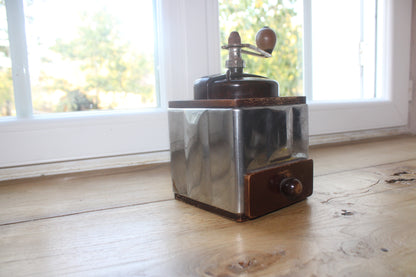 Moulin à café vintage Peugeot Frères Peuginox – Inox, bois et bakélite – Années 50/60