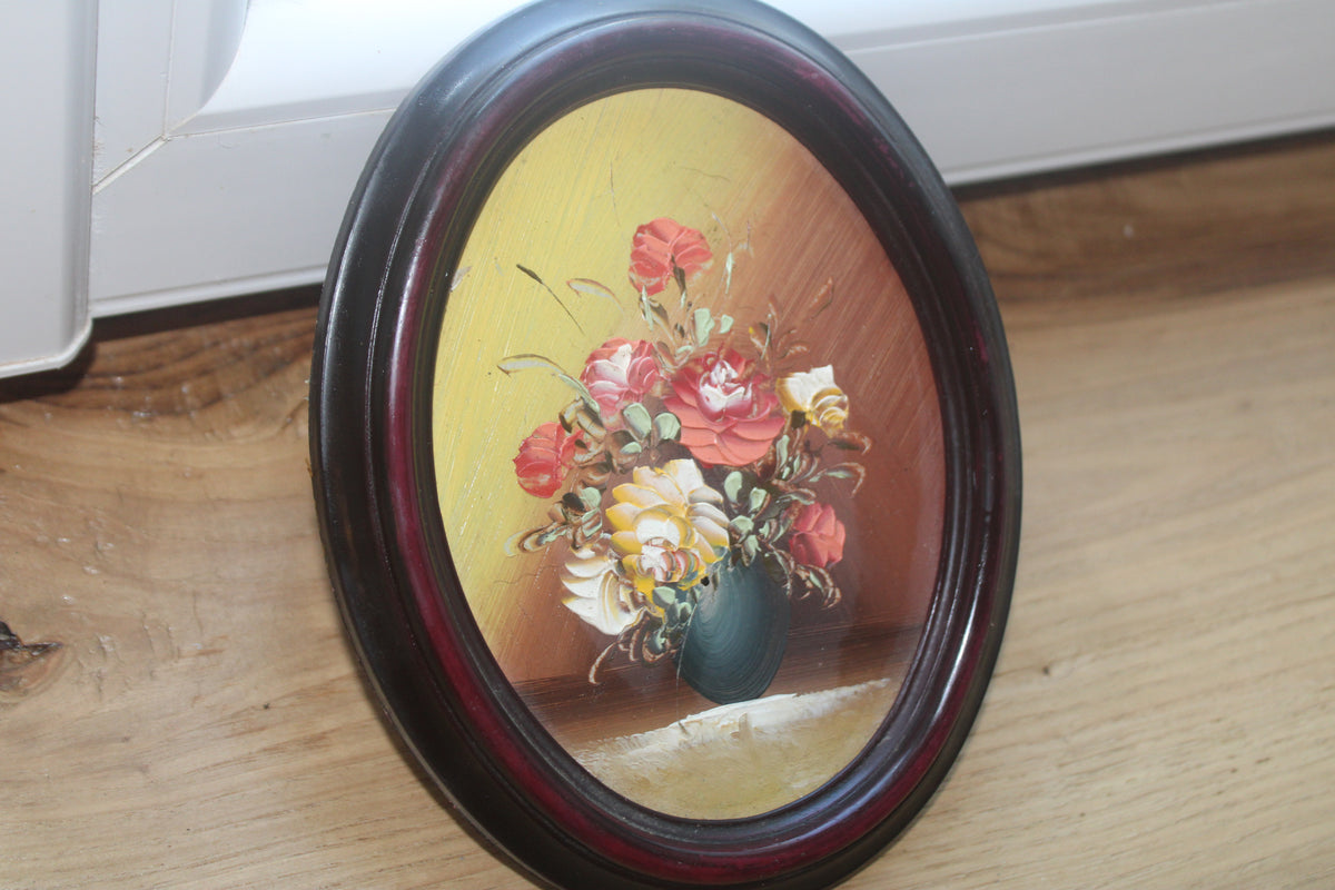 Petit tableau ovale vintage – Bouquet de fleurs peint en relief – Cadre bordeaux rétro