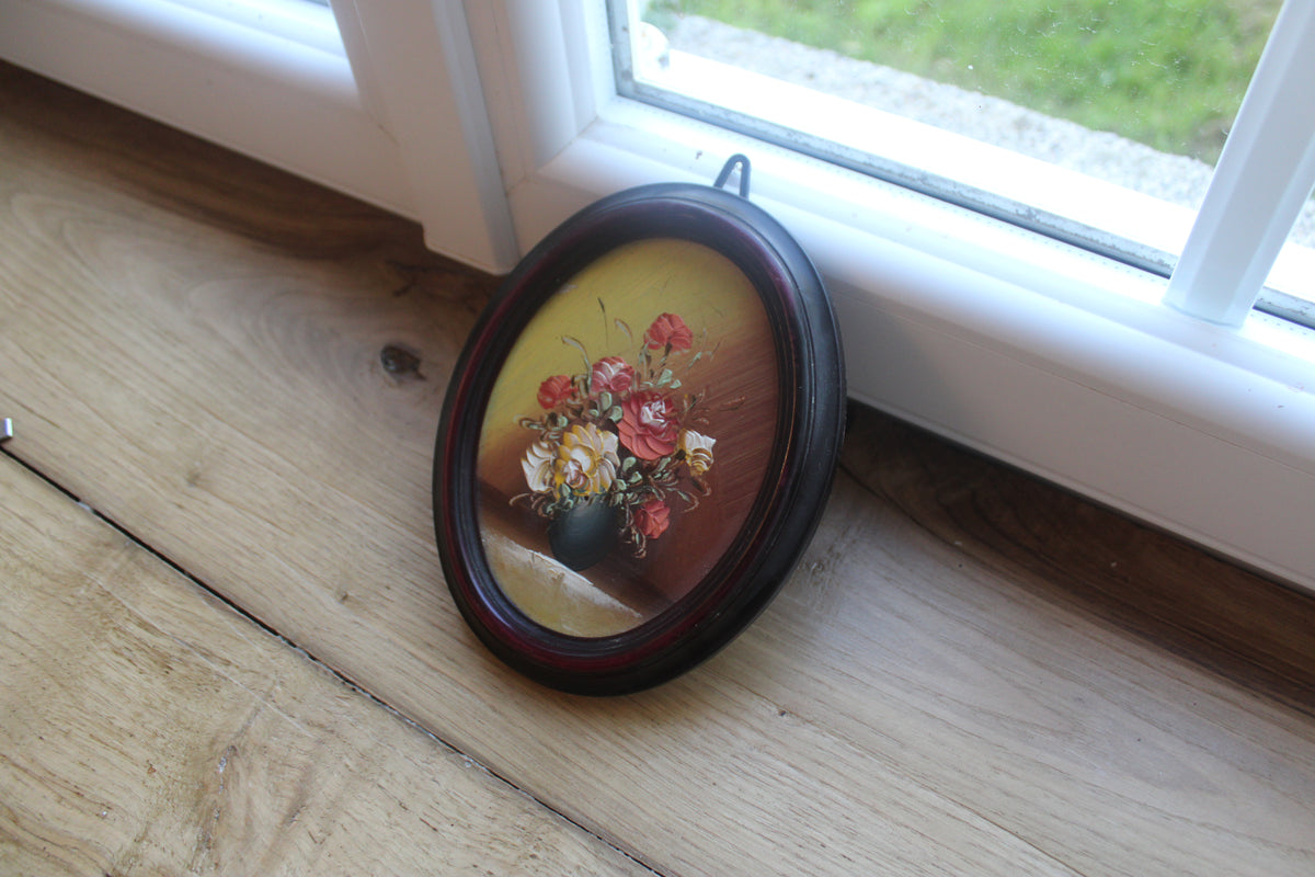 Petit tableau ovale vintage – Bouquet de fleurs peint en relief – Cadre bordeaux rétro