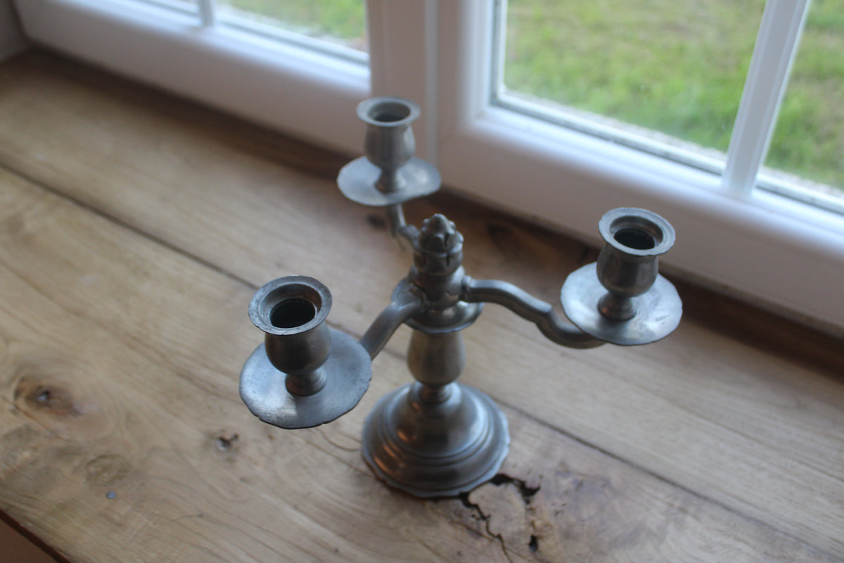 Chandelier vintage en étain à 3 feux – Candélabre ancien poinçonné – H 20 cm