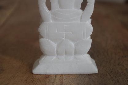 Statuette Ganesh en pierre blanche sculptée – Probablement marbre – H 11 cm