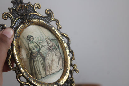 etit cadre miniature vintage en métal doré – Scène romantique – Style rococo