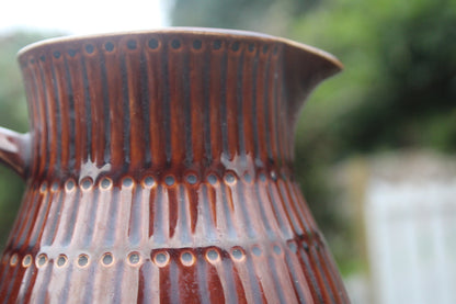 Superbe pichet vintage Digoin Sarreguemines en céramique émaillée brune