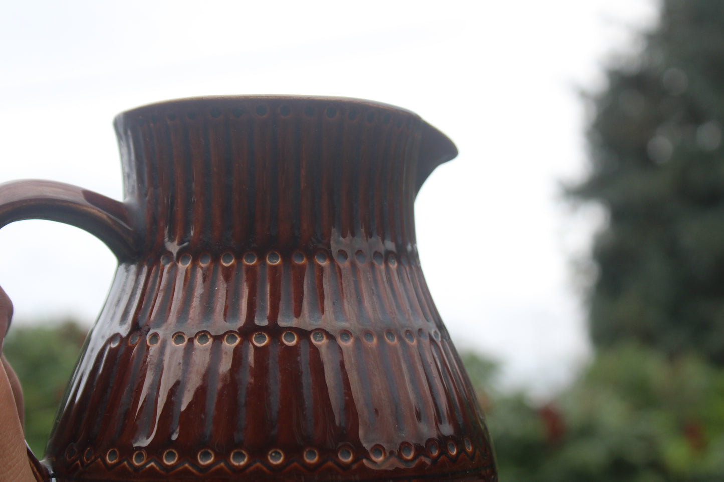 Superbe pichet vintage Digoin Sarreguemines en céramique émaillée brune