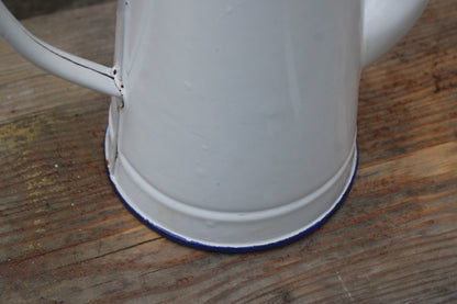 Ancienne cafetière en tôle émaillée blanche vintage