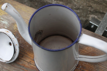 Ancienne cafetière en tôle émaillée blanche vintage