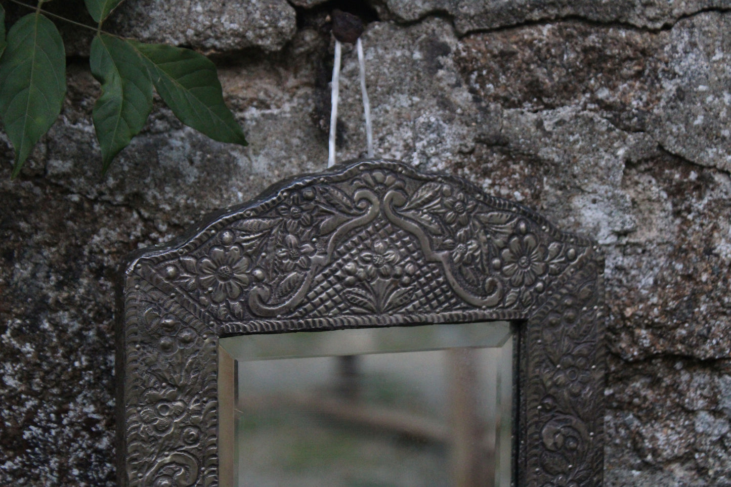 Miroir oriental en métal ciselé – biseauté, à poser ou accrocher