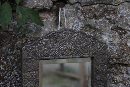 Miroir oriental en métal ciselé – biseauté, à poser ou accrocher