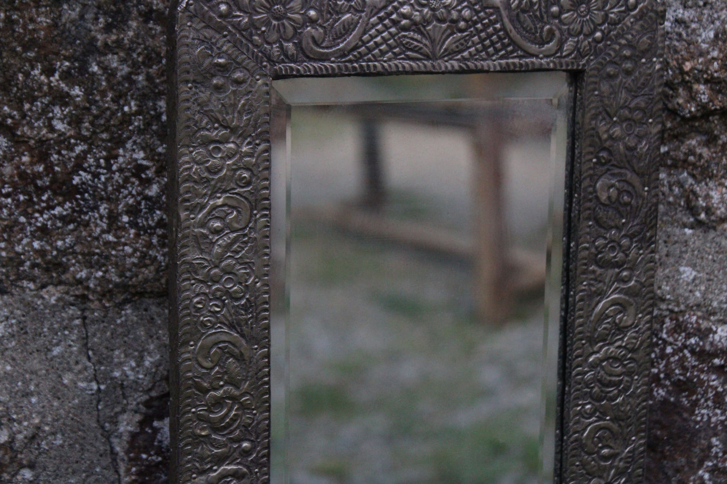 Miroir oriental en métal ciselé – biseauté, à poser ou accrocher