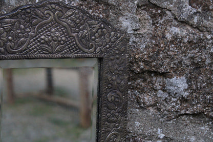 Miroir oriental en métal ciselé – biseauté, à poser ou accrocher