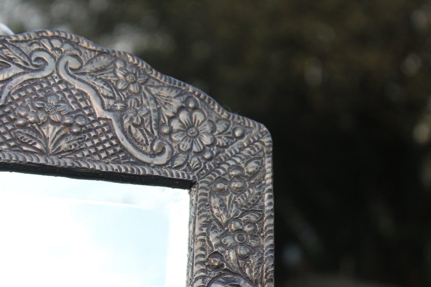 Miroir oriental en métal ciselé – biseauté, à poser ou accrocher