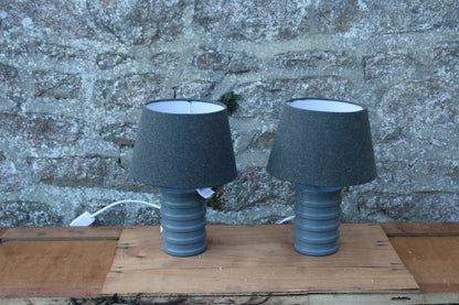 Duo de lampes céramique grise & abat-jour gris chiné – Design contemporain