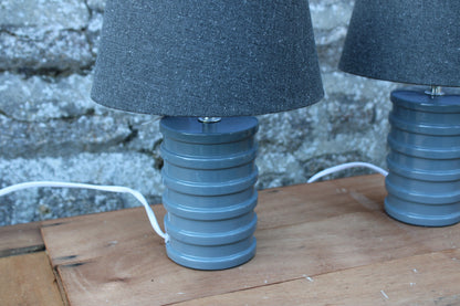 Duo de lampes céramique grise & abat-jour gris chiné – Design contemporain