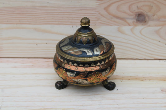 Boîte décorative vintage en laiton – motifs floraux cuivrés & dorés – Ø 10 cm / H 12 cm