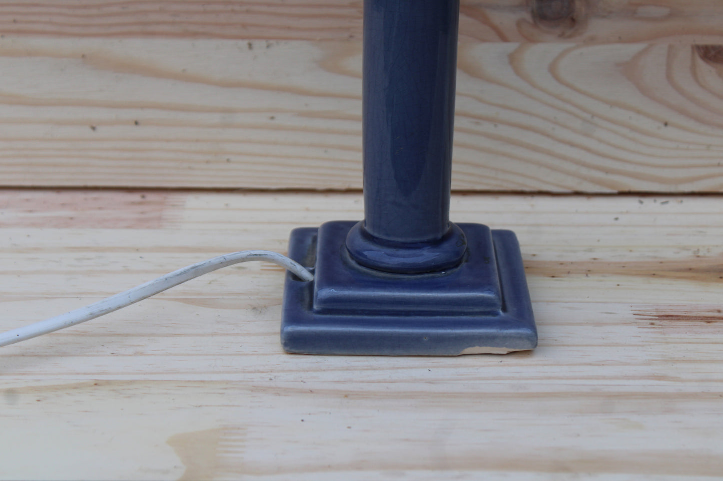 Lampe de table – Pied céramique bleu & abat-jour tartan