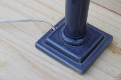 Lampe de table – Pied céramique bleu & abat-jour tartan
