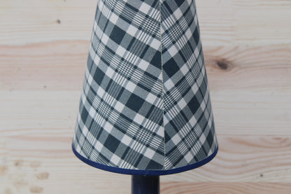 Lampe de table – Pied céramique bleu & abat-jour tartan