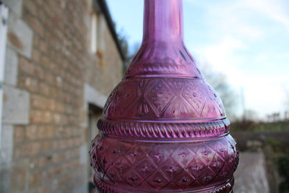 Carafe en verre moulé violet avec bouchon en bois – pièce décorative