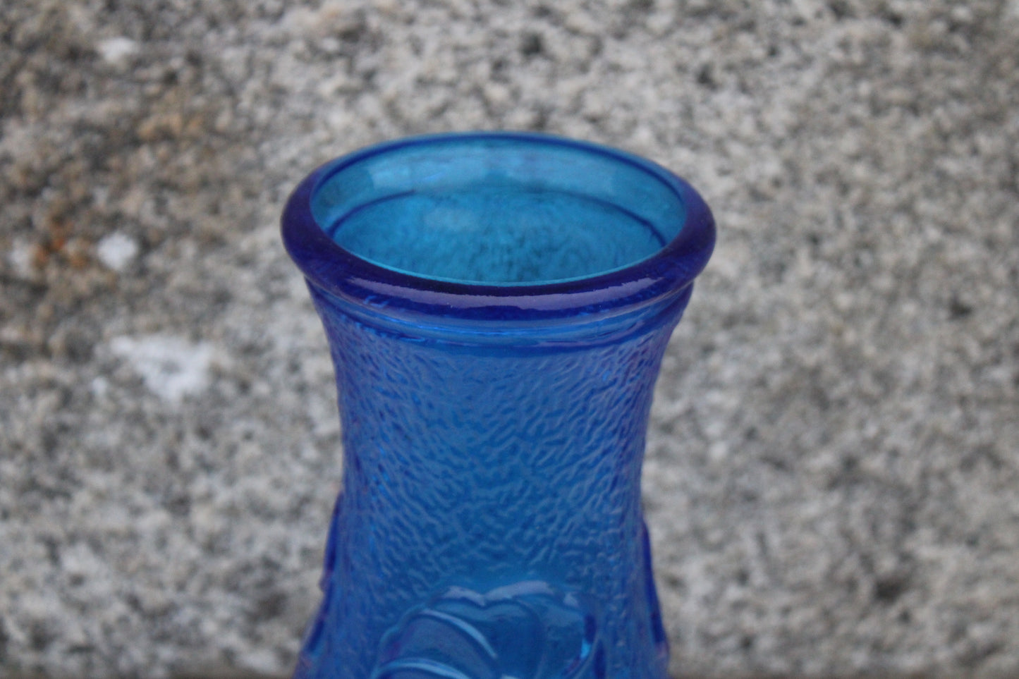 Vase vintage en verre bleu – Constantin – Made in Italy